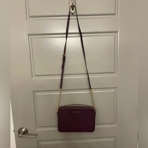 Michael Kors Jet Set East West crossbody in plum and gold.